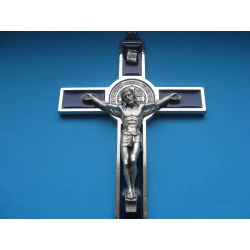 Krzyż metalowy z medalem Św.Benedykta 19,5 cm Wersja Lux niebieski